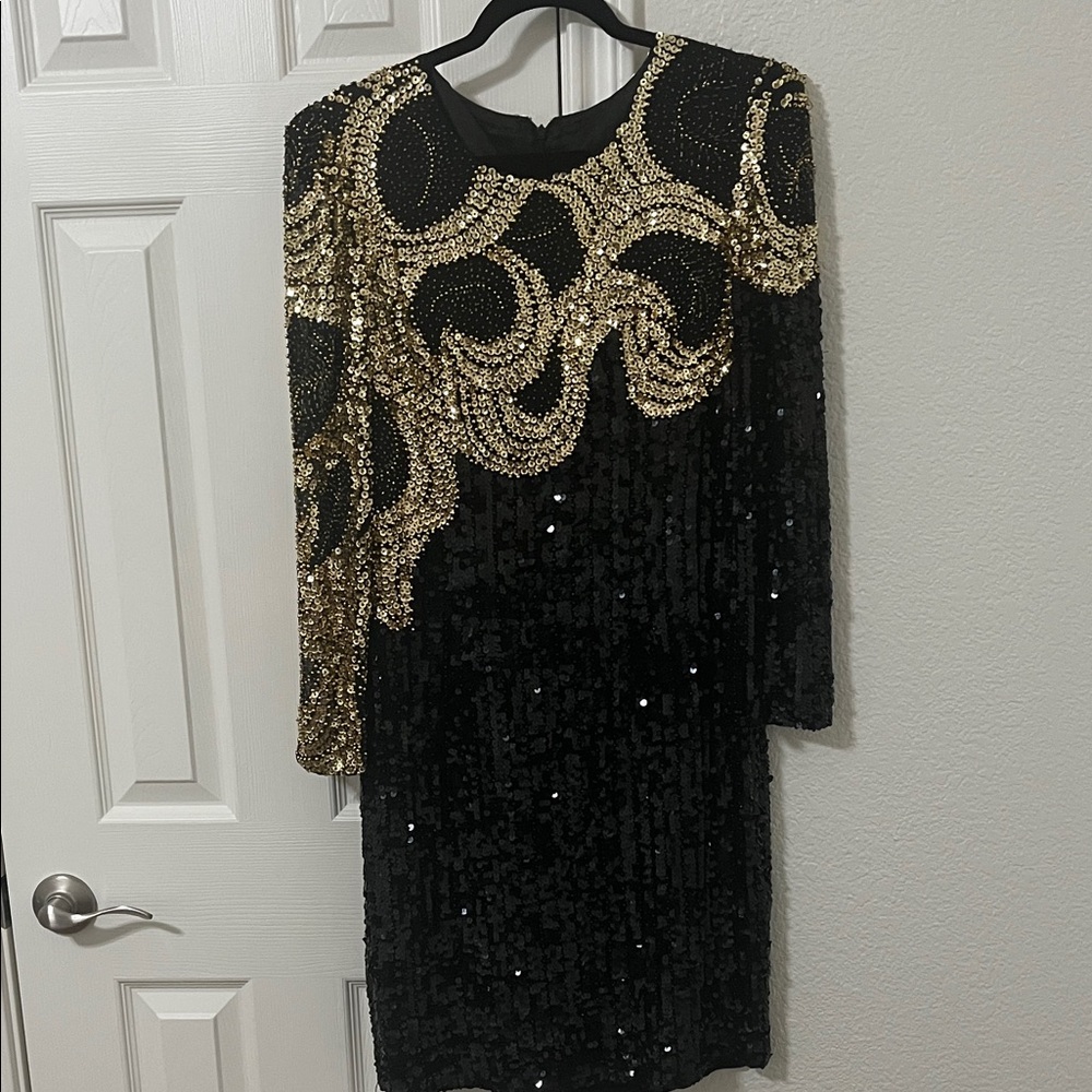 Vintage Glamorous Black and Gold Sequin Long Sleeve Cocktail Dress